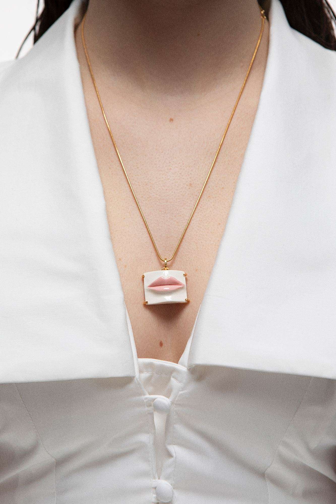 Andres Gallardo Collar Mouth Pendan White Pink DEIMOTIV