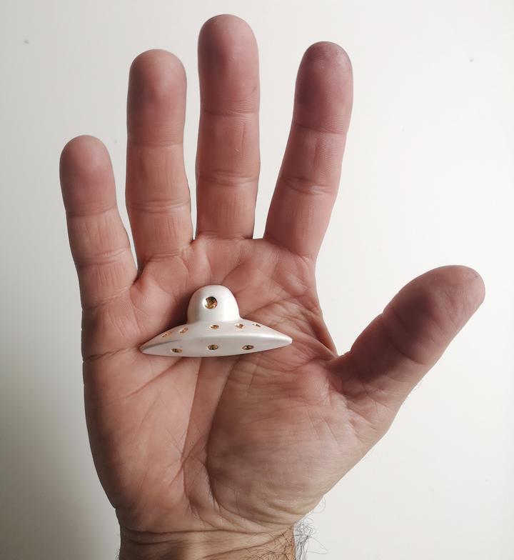 Broche OVNI de Alcorcón DEIMOTIV