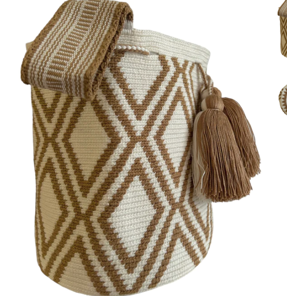 Wayuu estampado en colores crudo y camel. Tamaño L.