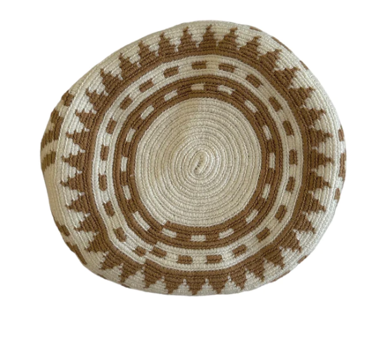Wayuu estampado en colores crudo y camel. Tamaño L.