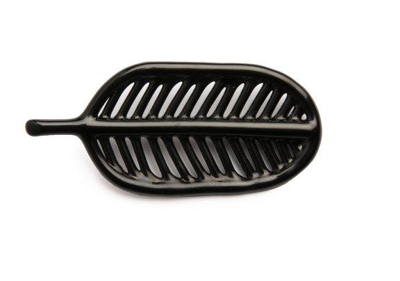 Broche hoja negro