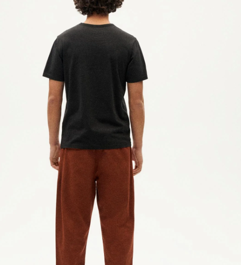Camiseta negra services