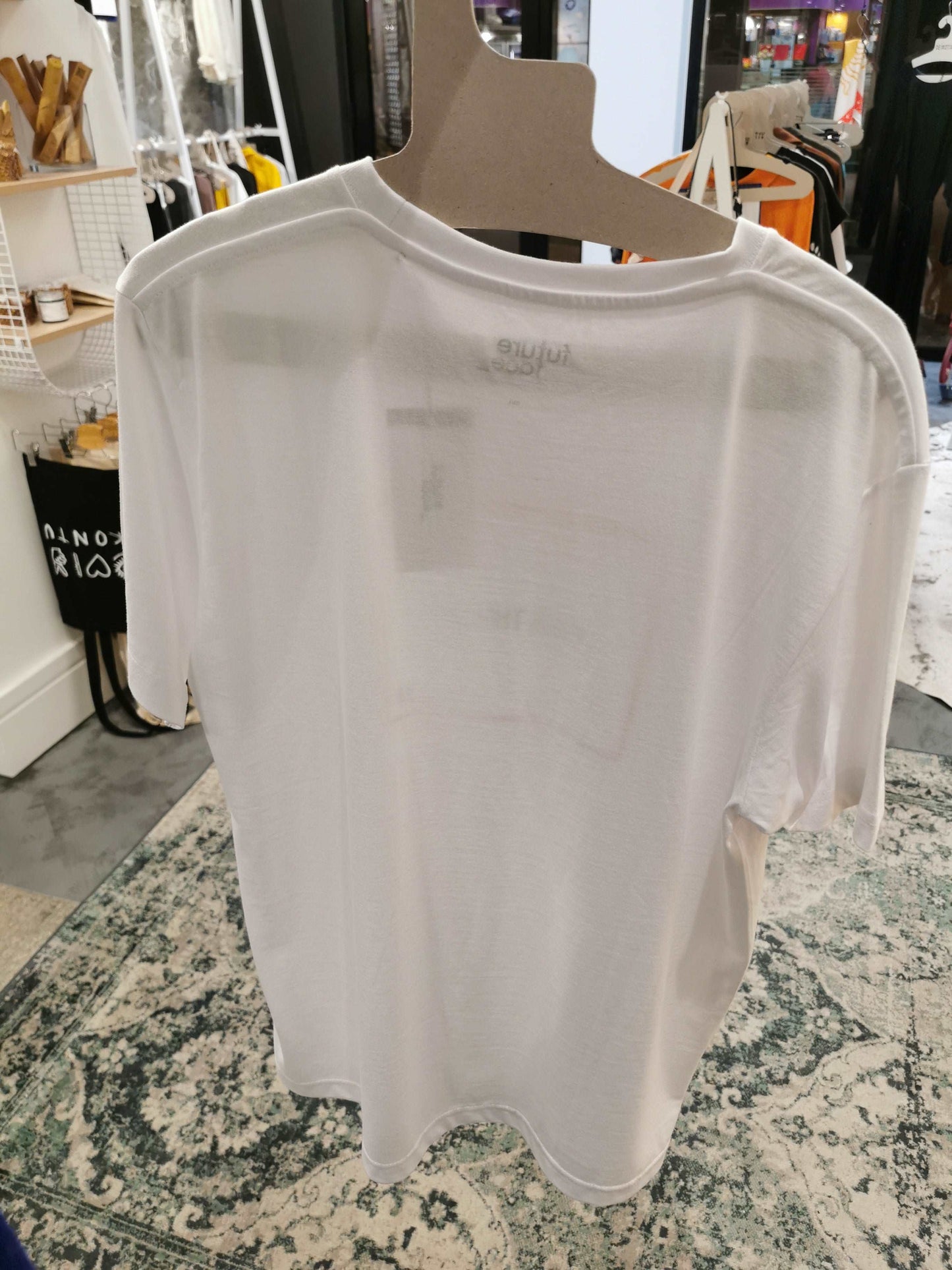 Future Face camiseta Social Distance DEIMOTIV