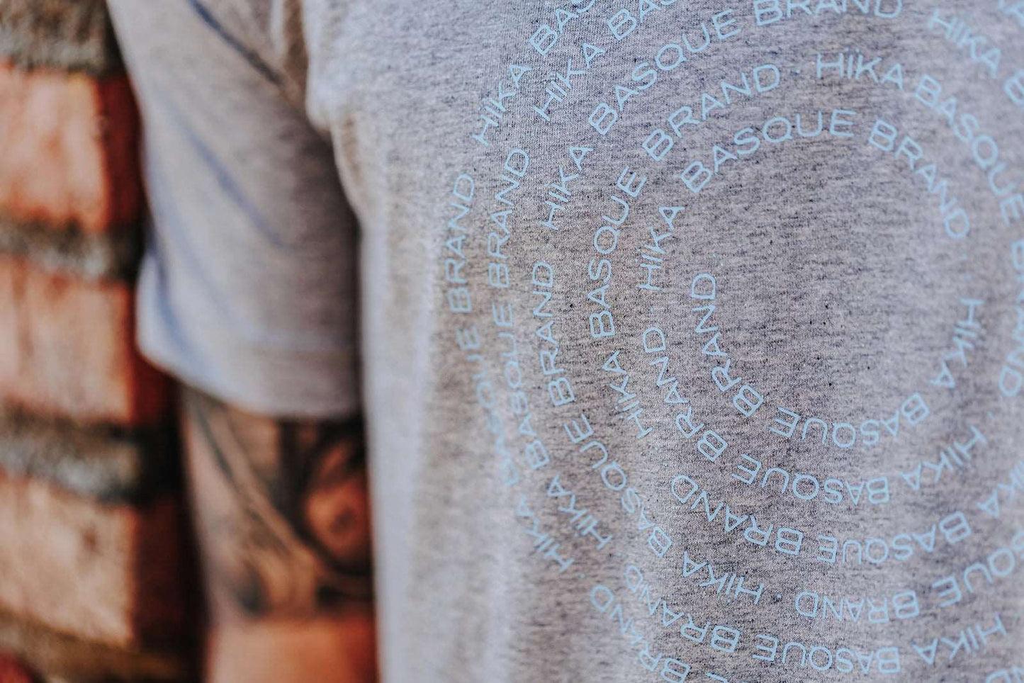 Hika Basque Brand Camiseta Urdin DEIMOTIV
