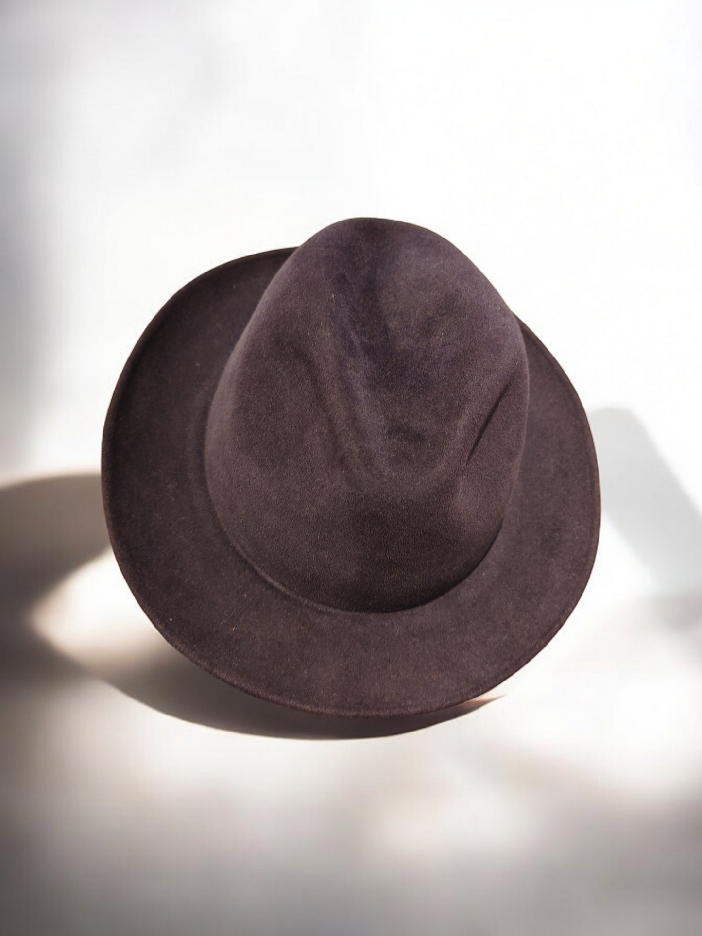 Sombrero azul violáceo