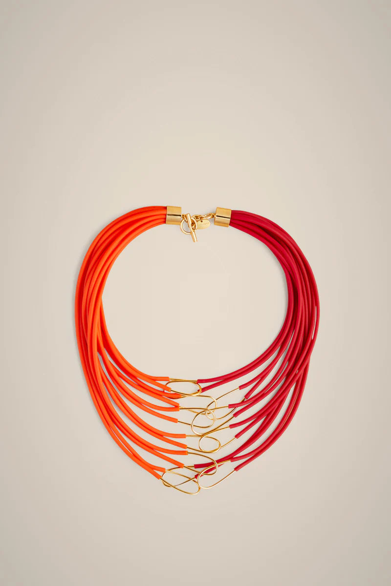 Collar naranja y rojo