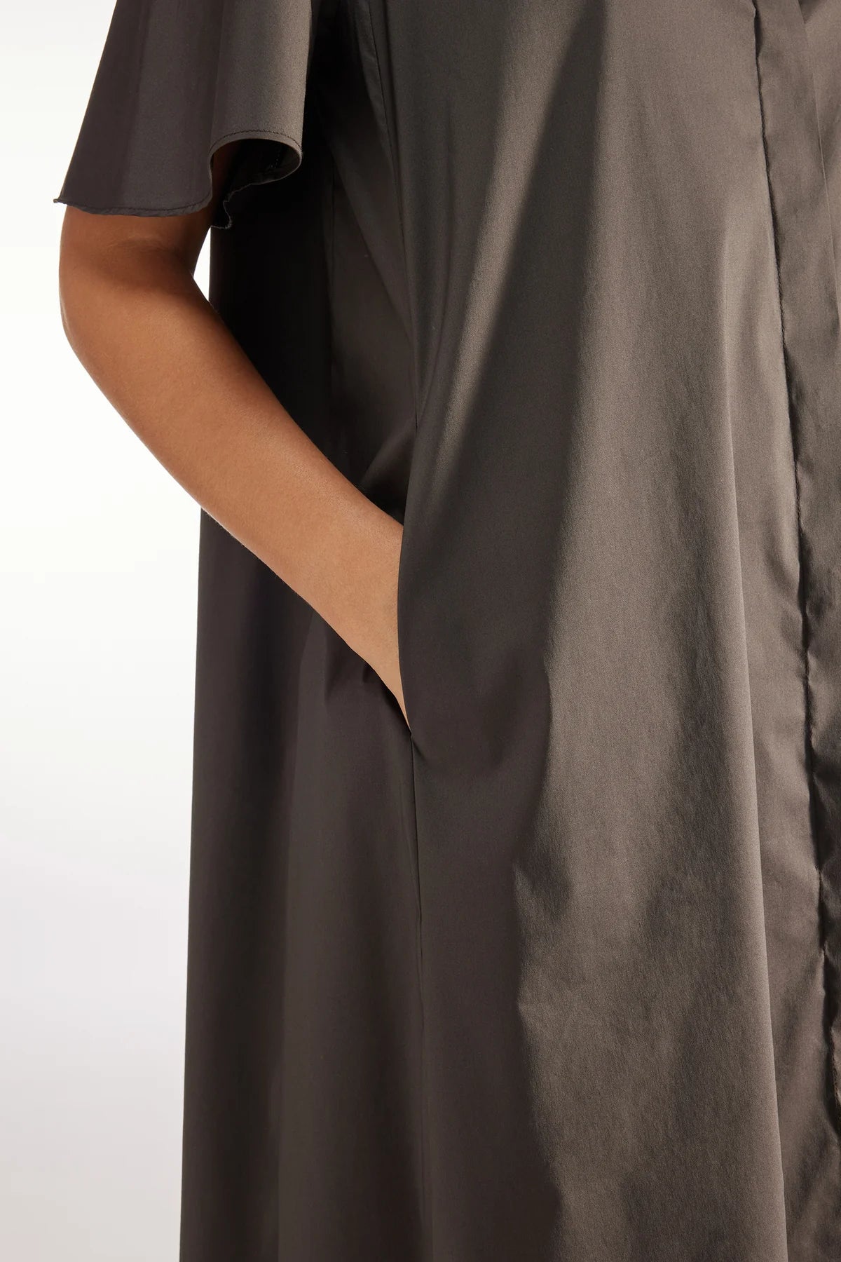 vestido midi en popelina elástica acampanado.