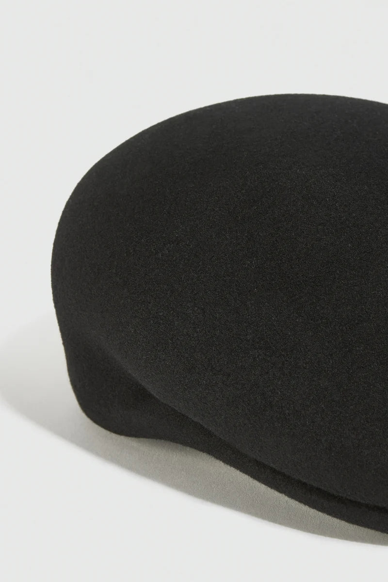 LIVIANA CONTI FLAT CAP GLORIA