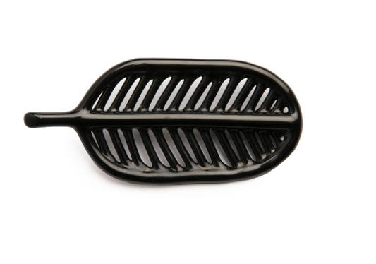Broche hoja negro