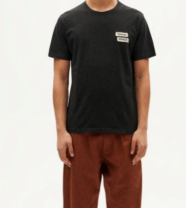 Camiseta negra services