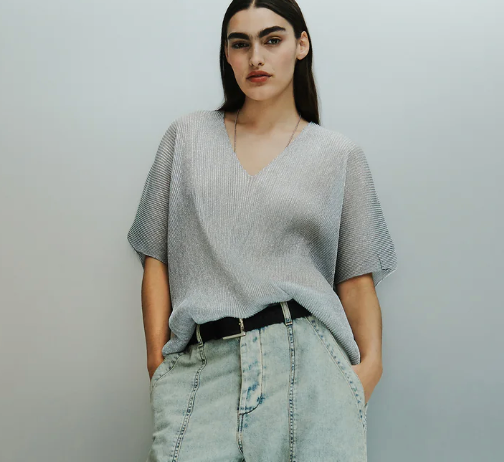 T-SHIRT SCOLLO A V