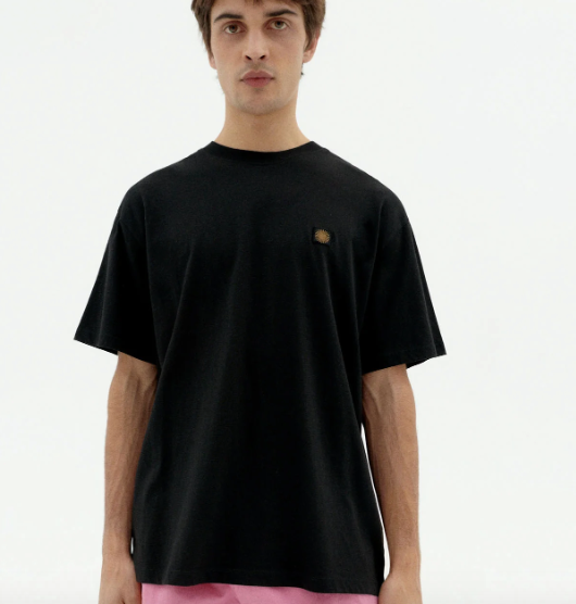 Camiseta negra sol type espalda Aaron