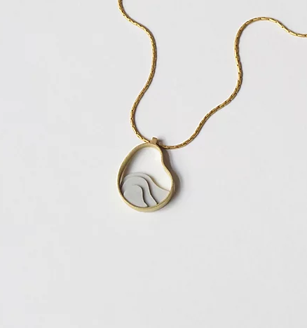 Collar Atlas Dorado + Cemento 3D DEIMOTIV