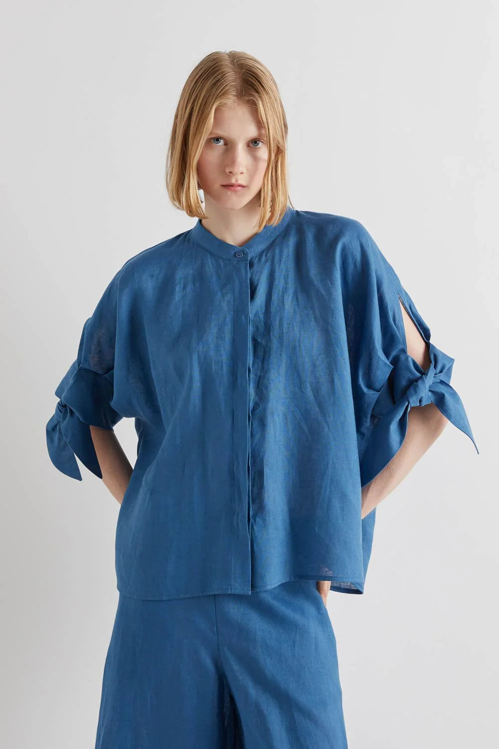 BLUSA DE LINO CON LAZO