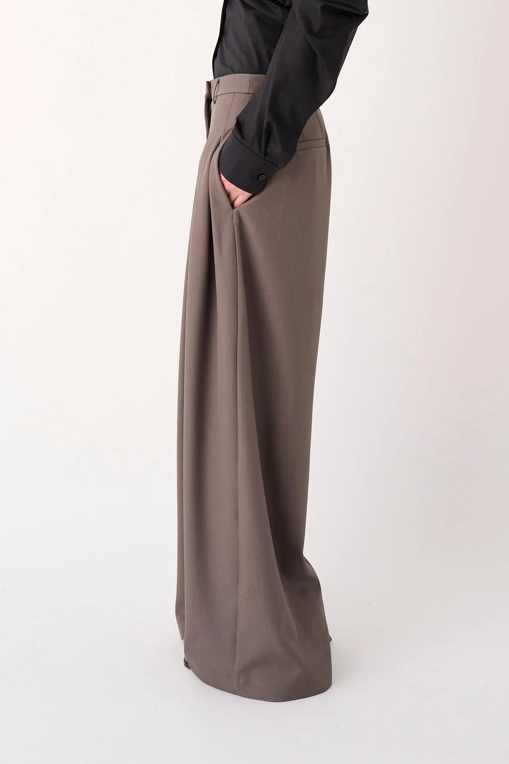 MEIMEIJ PANTALON FLOJO CON PLIEGUES