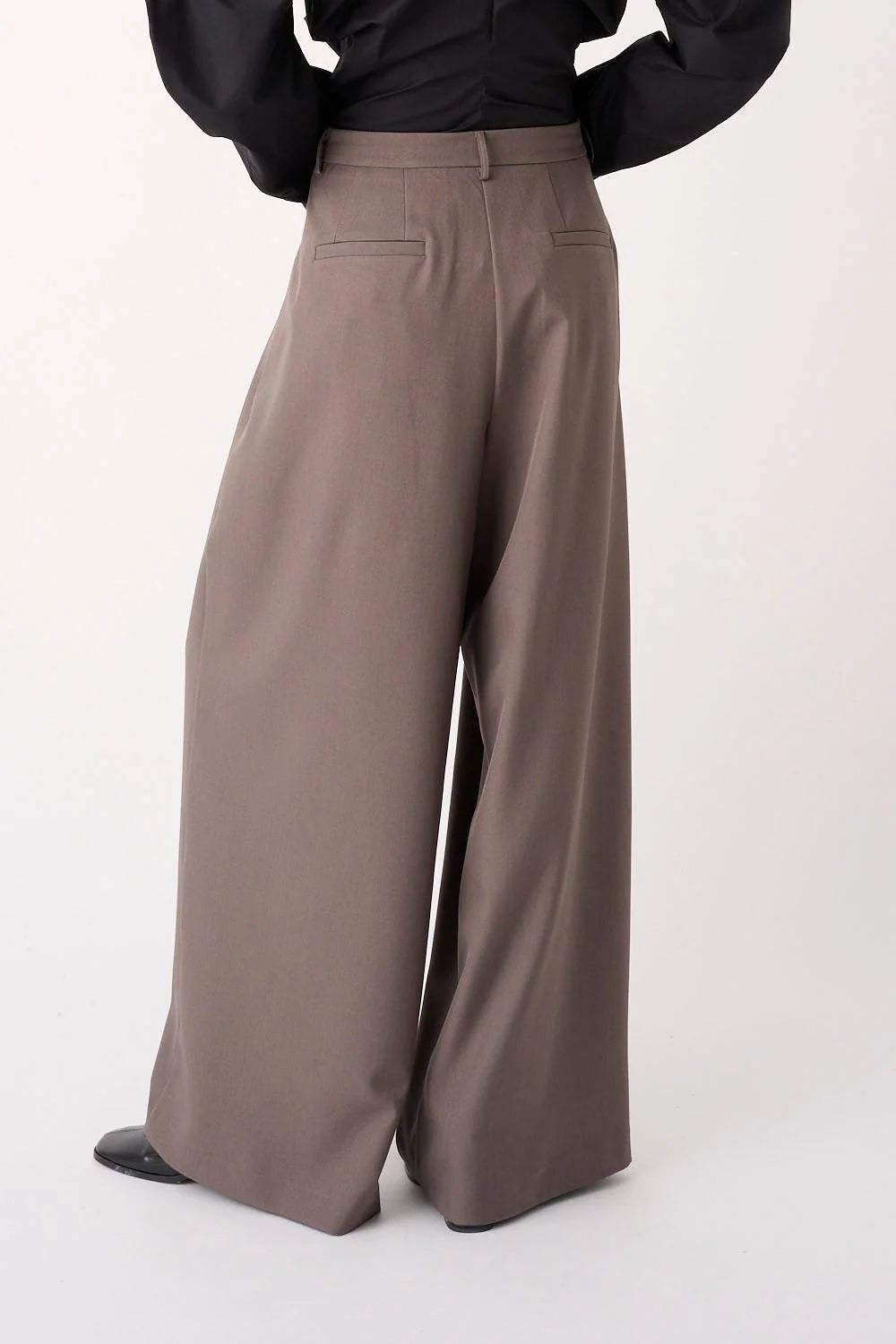 MEIMEIJ PANTALON FLOJO CON PLIEGUES