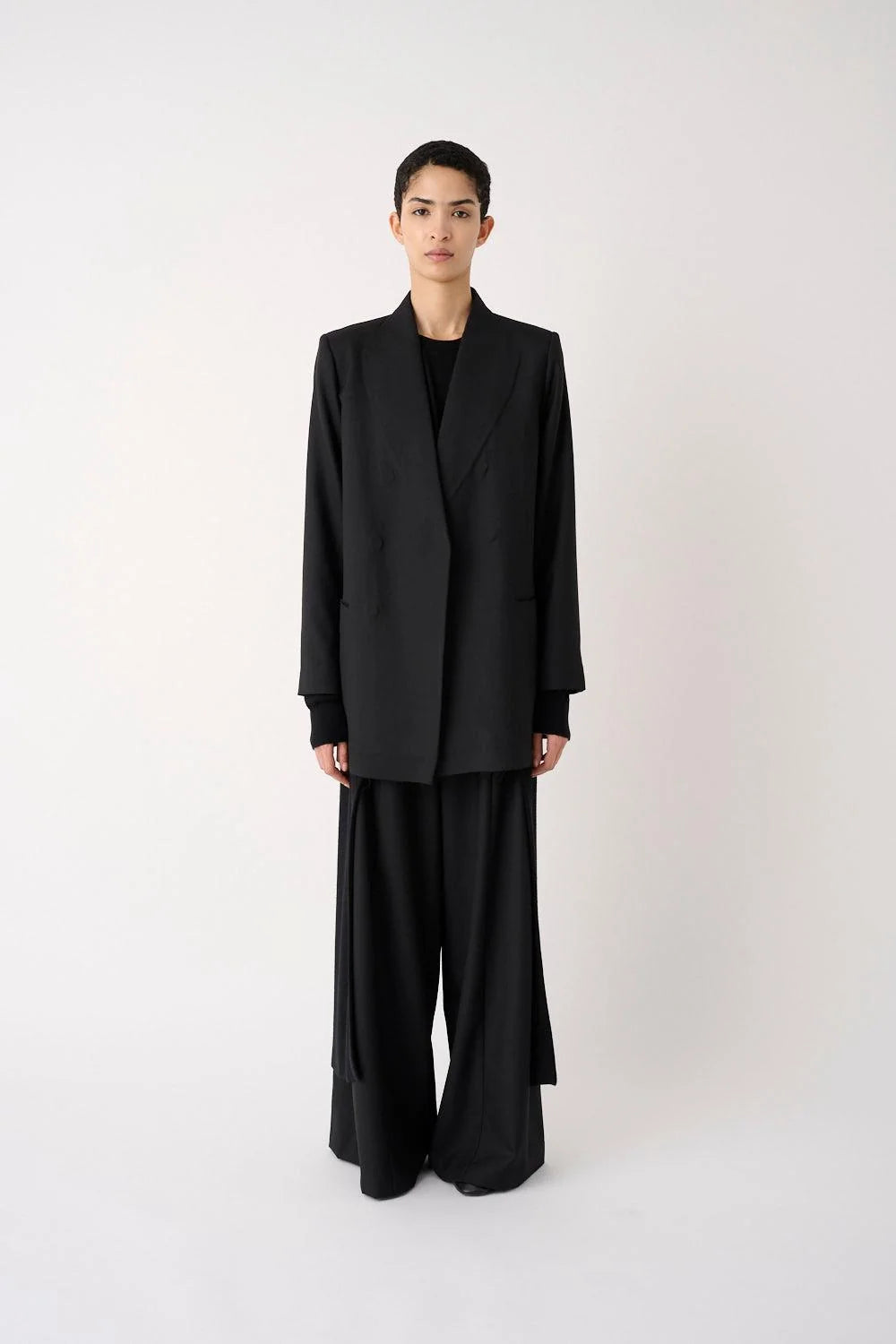 CHAQUETA MINIMALISTA HUELLAS
