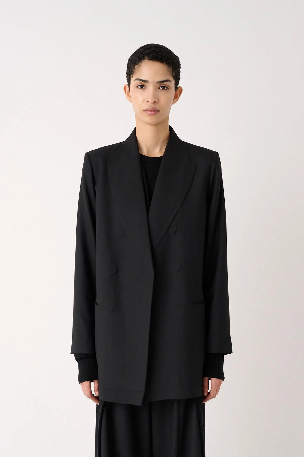 CHAQUETA MINIMALISTA HUELLAS