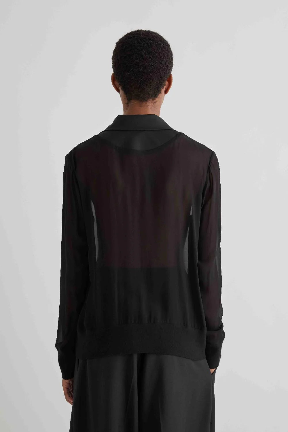 CHAQUETA SEMITRANSPARENTE