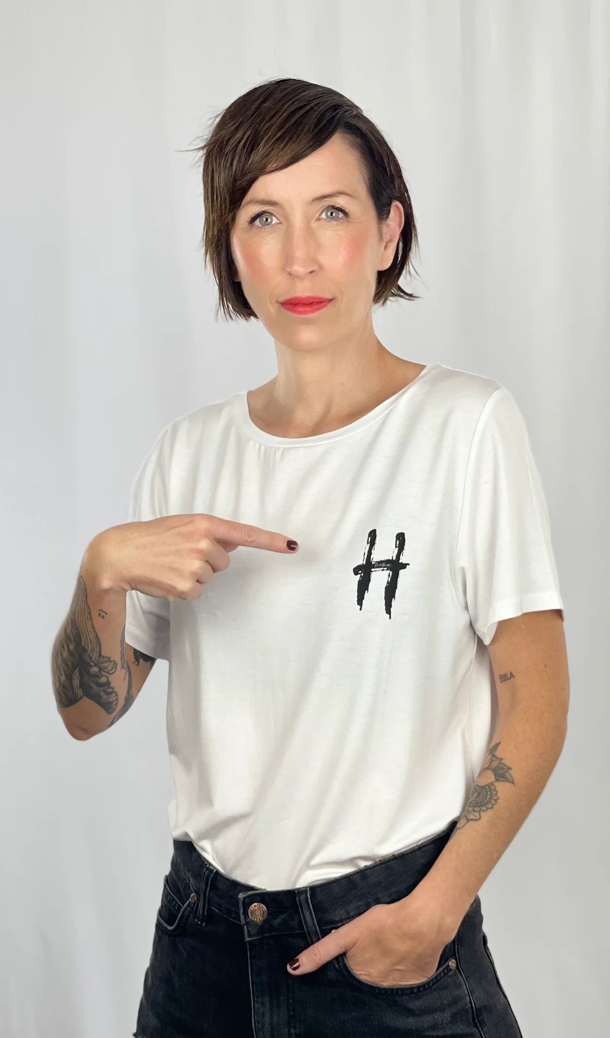 Hika Basque Brand Tshirt Snow