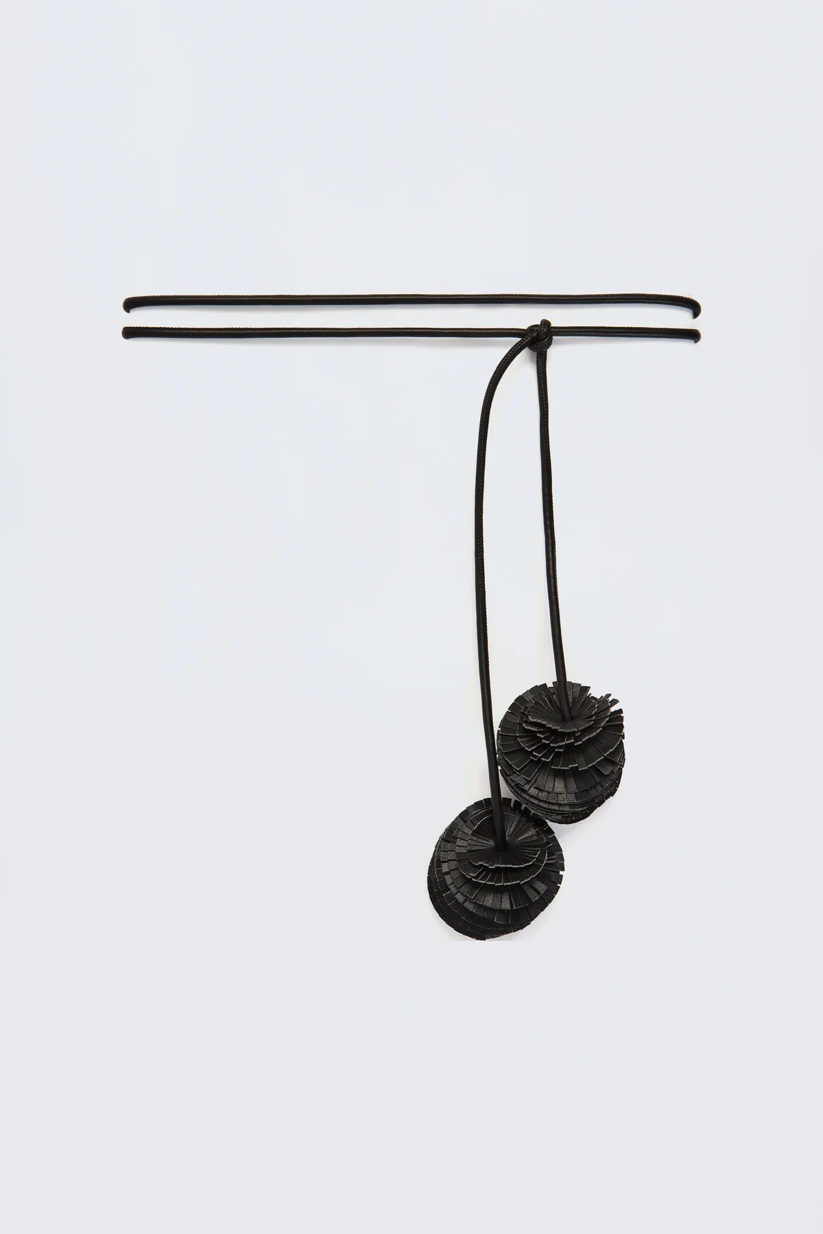 cinturón colgante  piel borlas