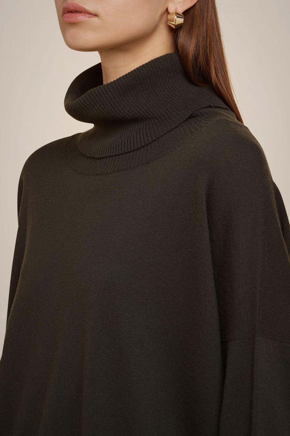 Suéter de lana merino con cuello alto