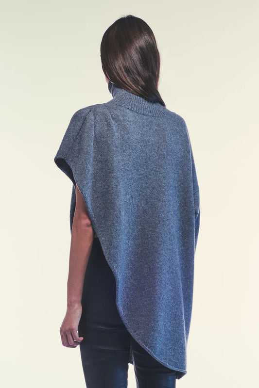 Suéter cuello alto jersey capa