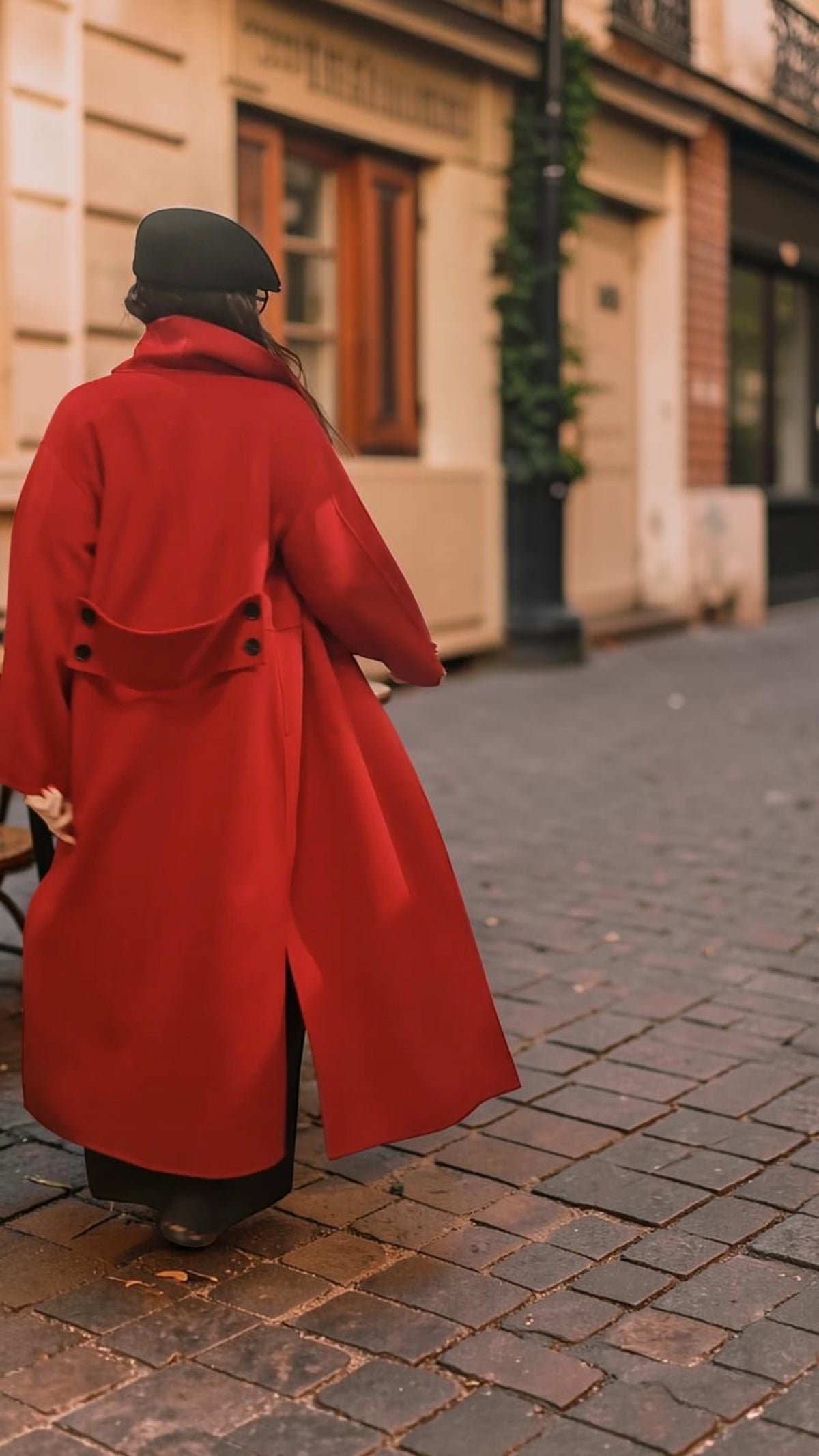 Liviana Conti abrigo rojo largo